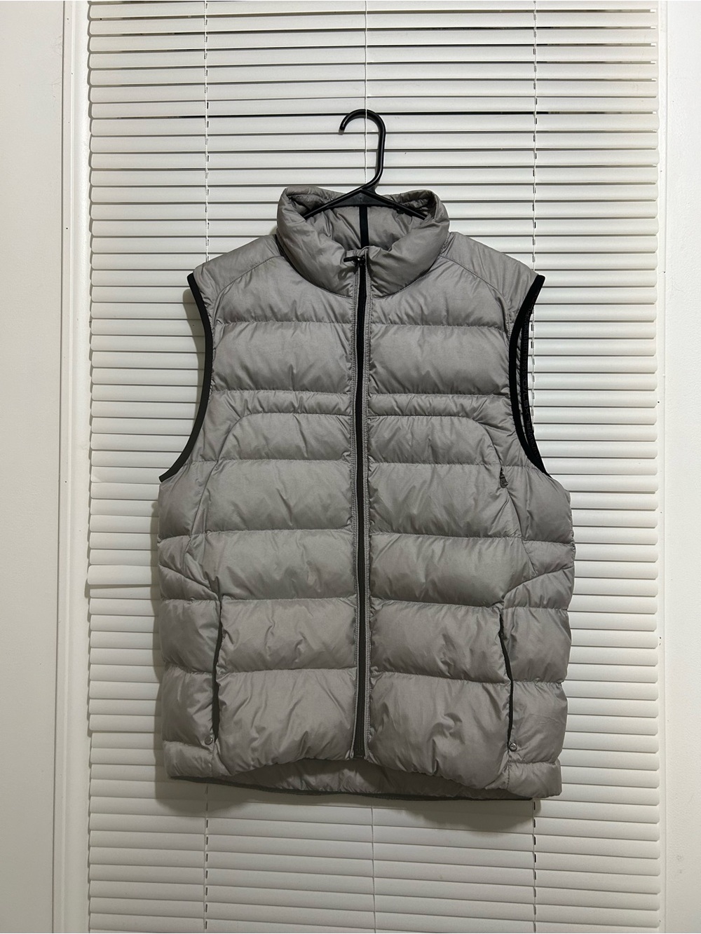 RLX Ralph Lauren Down Puffer
Vest Mens Large Silver Zip Nylon
